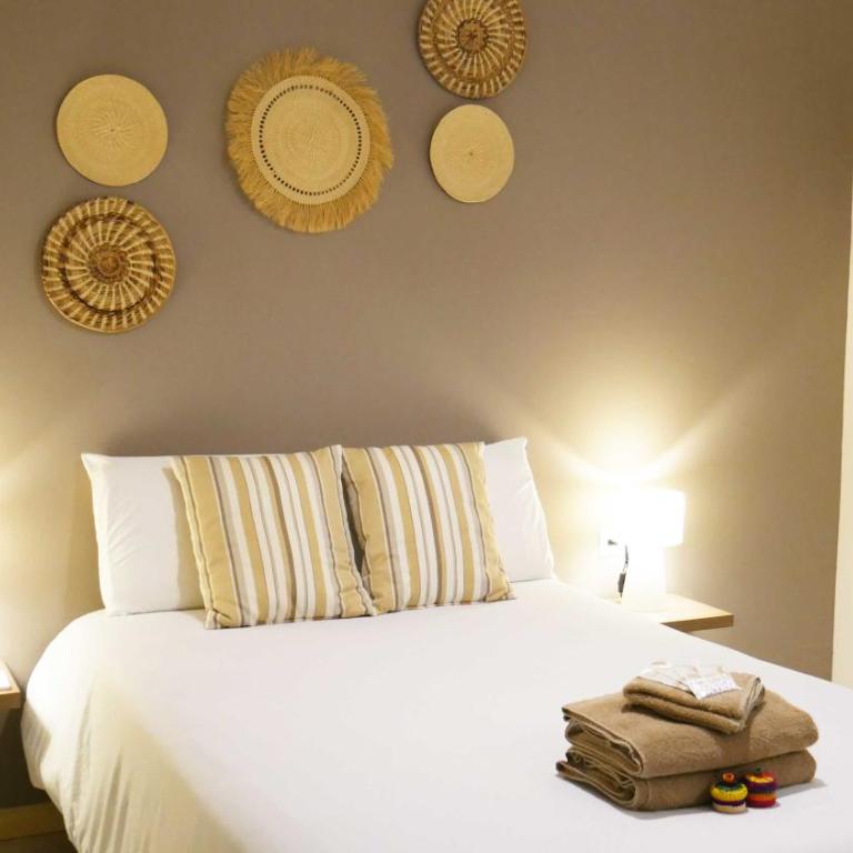 Park View Hostel & Suites - Double Room with Private Bathroom - 1