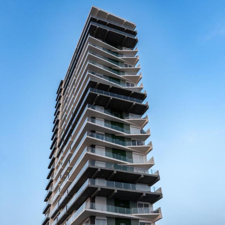 Luxurious 2 bedroom condo with partial ocean view - Apartment - 5