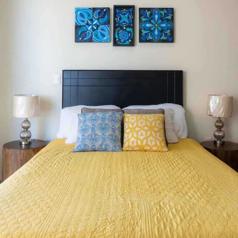 Luxurious 2 bedroom condo with partial ocean view - Apartment - 12