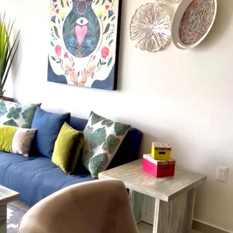 Luxurious 2 bedroom condo with partial ocean view - Apartment - 17