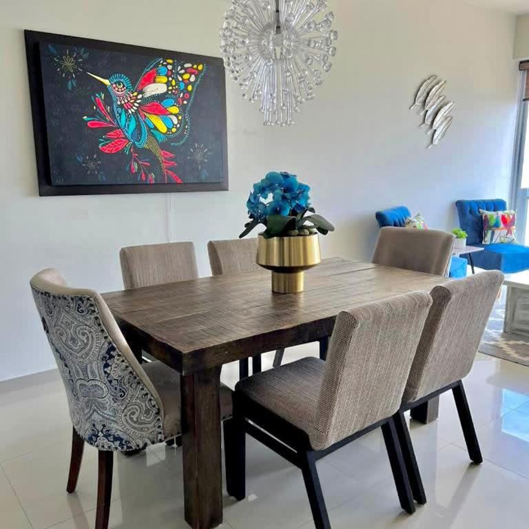Luxurious 2 bedroom condo with partial ocean view - Apartment - 19