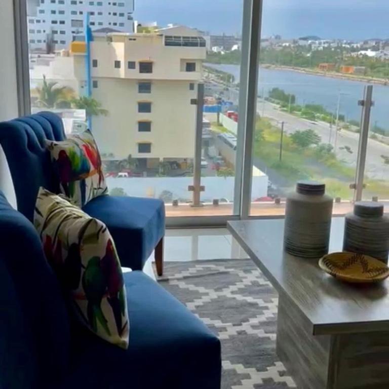 Luxurious 2 bedroom condo with partial ocean view - Apartment - 21