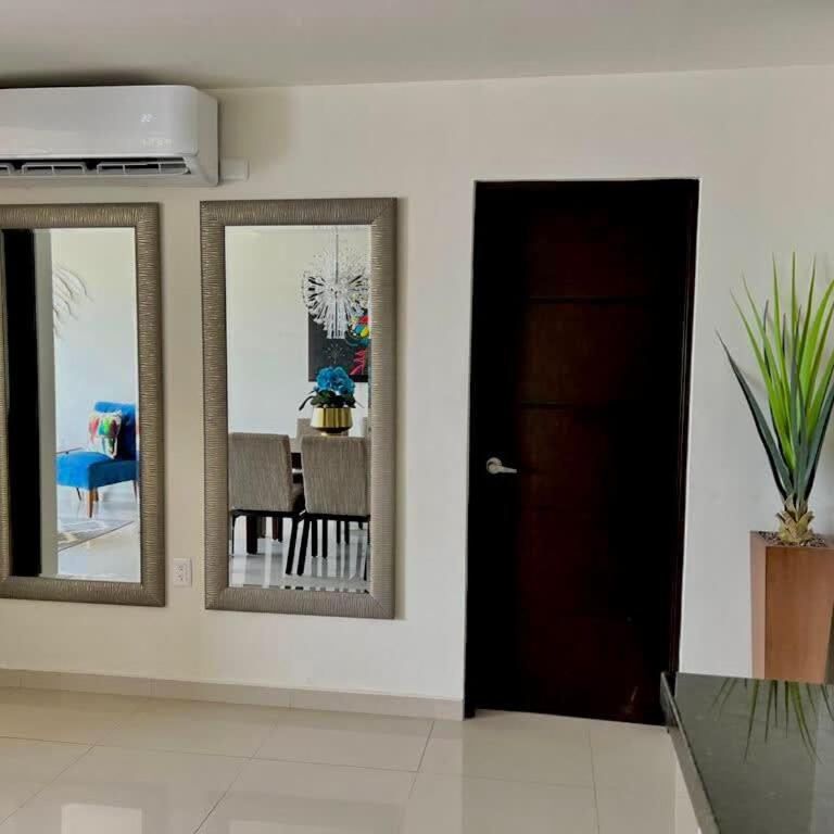 Luxurious 2 bedroom condo with partial ocean view - Apartment - 22