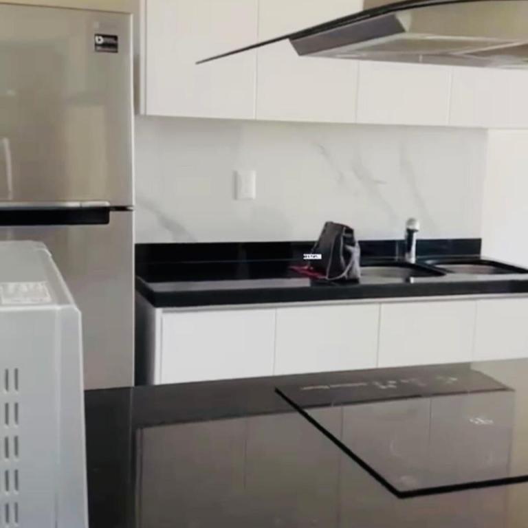 Luxurious 2 bedroom condo with partial ocean view - Apartment - 23