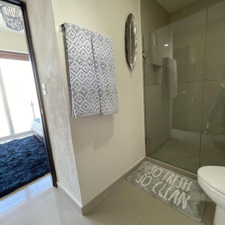 Luxurious 2 bedroom condo with partial ocean view - Apartment - 34