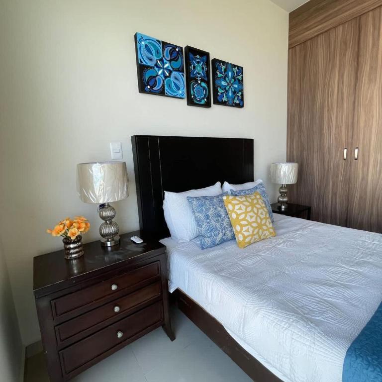 Luxurious 2 bedroom condo with partial ocean view - Apartment - 35