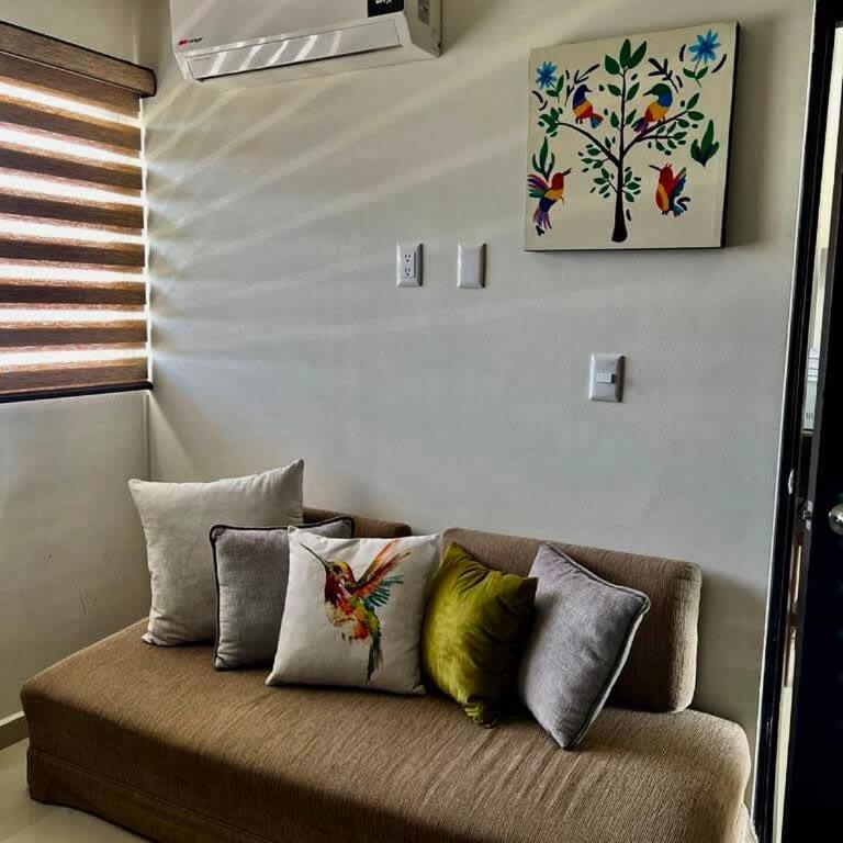 Luxurious 2 bedroom condo with partial ocean view - Apartment - 39