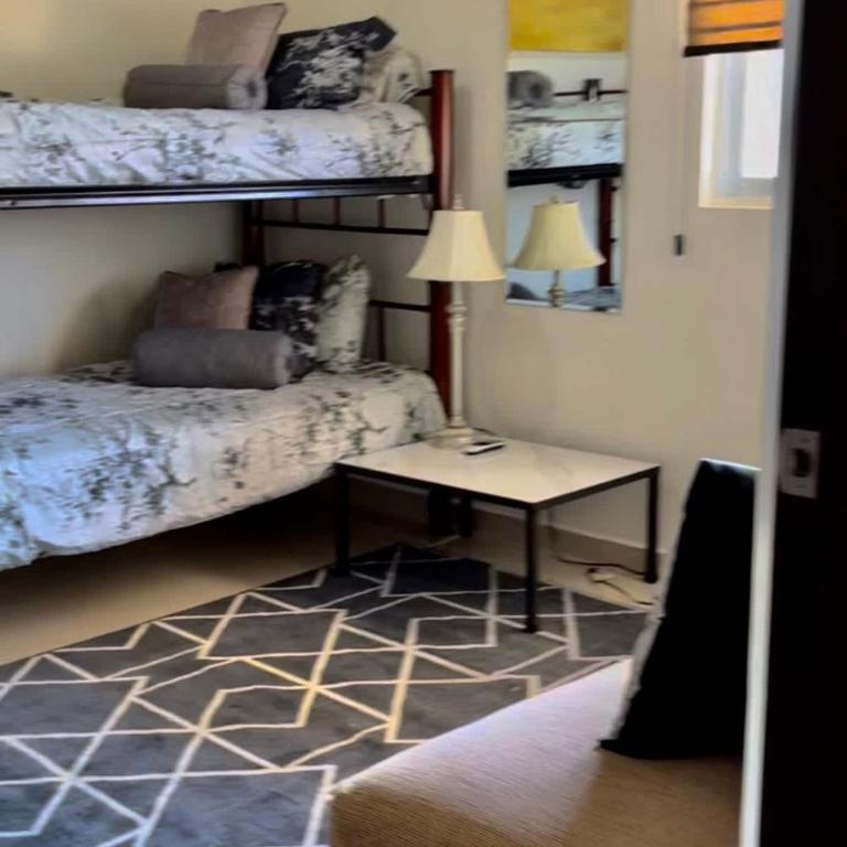 Luxurious 2 bedroom condo with partial ocean view - Apartment - 40
