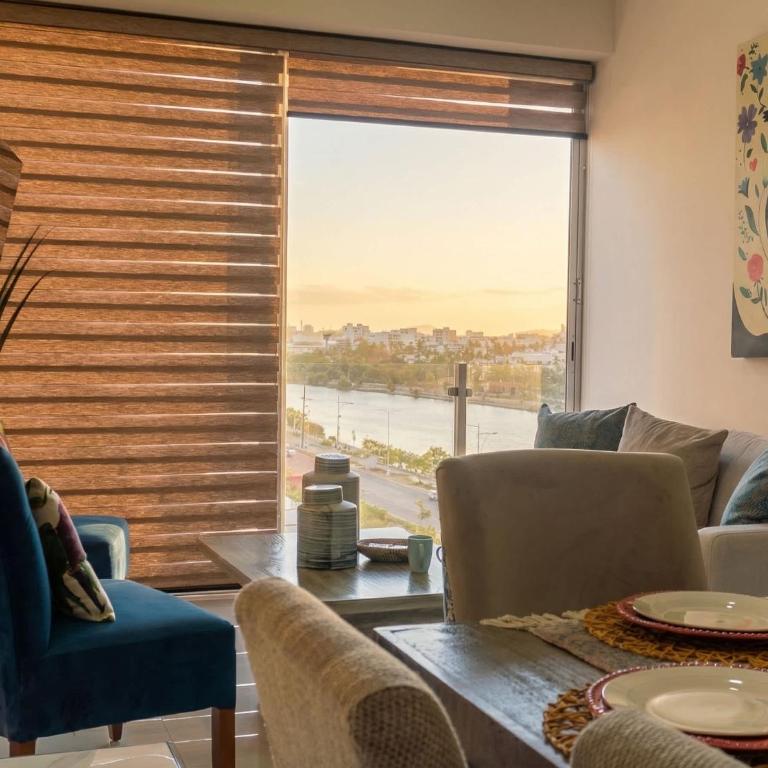 Luxurious 2 bedroom condo with partial ocean view - Apartment - 51