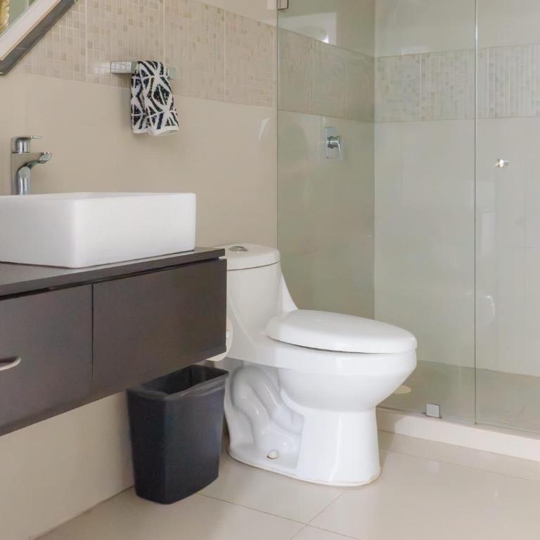 Luxurious 2 bedroom condo with partial ocean view - Apartment - 56