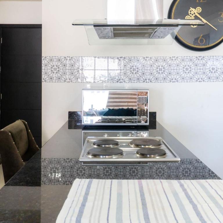 Luxurious 2 bedroom condo with partial ocean view - Apartment - 60