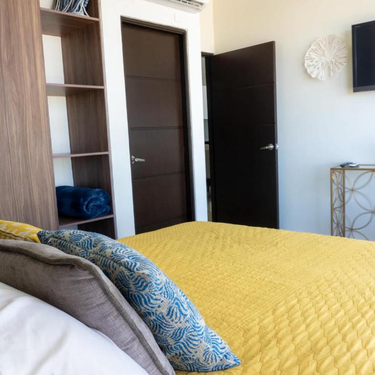Luxurious 2 bedroom condo with partial ocean view - Apartment - 61
