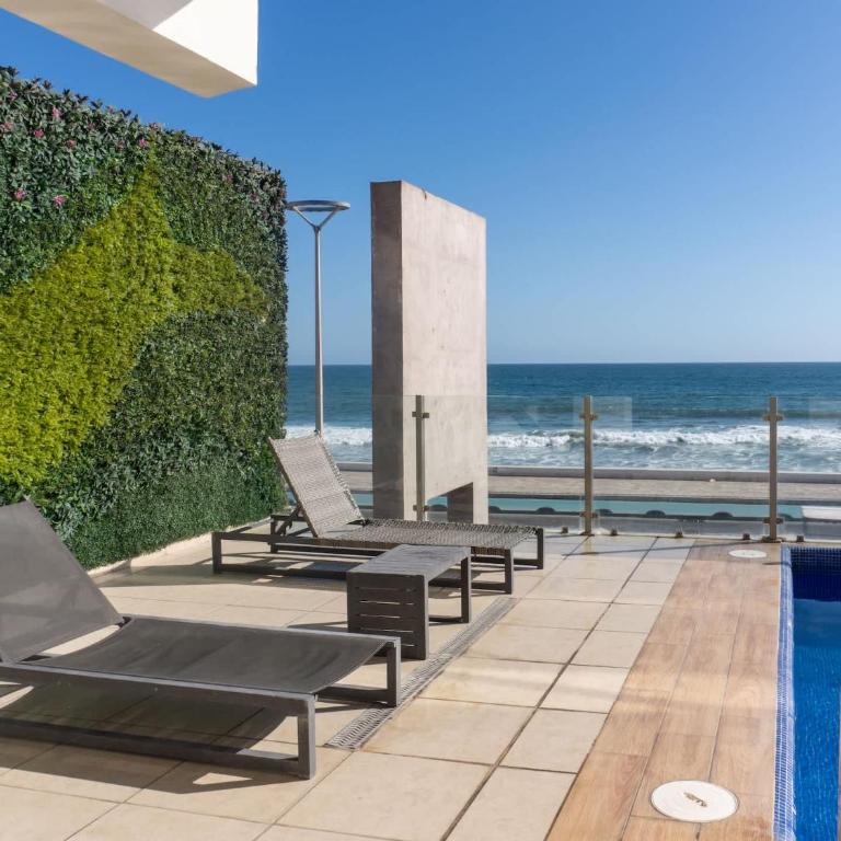 Luxurious 2 bedroom condo with partial ocean view - Apartment - 67