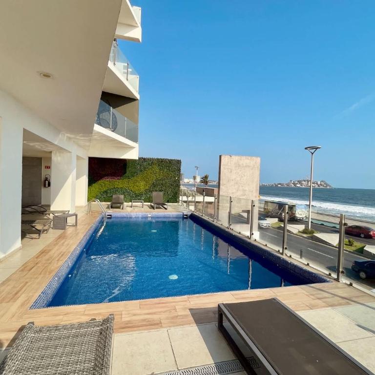 Luxurious 2 bedroom condo with partial ocean view - Apartment - 71