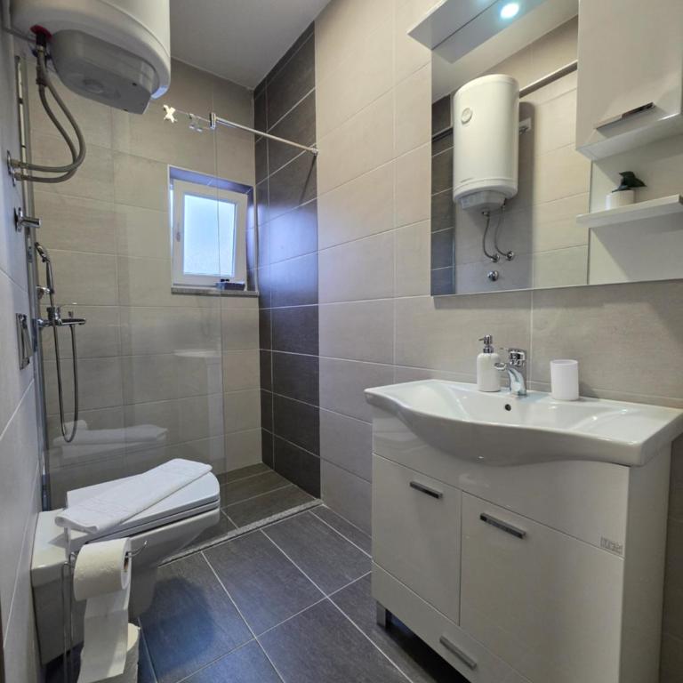 Apartments Miš - Deluks Dvokrevetna Soba sa Bračnim Krevetom - 9