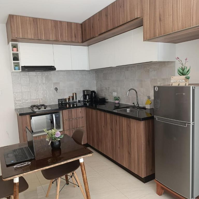 Piscina, ubicación top cerca Equipetrol - Two-Bedroom Apartment - 23