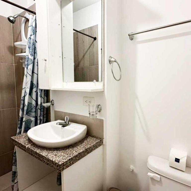 Park View Hostel & Suites - Double Room with Private Bathroom - 9