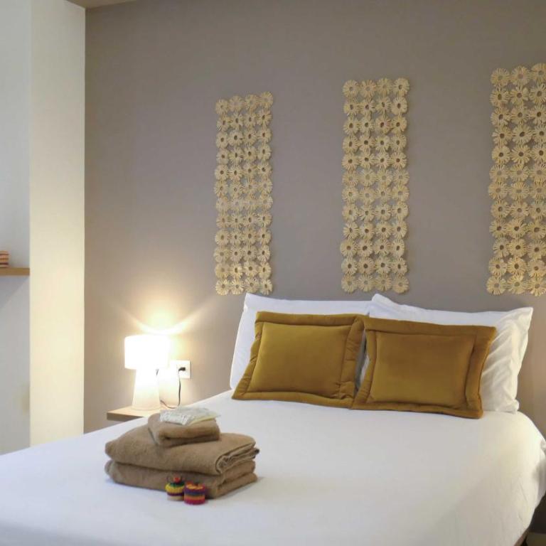Park View Hostel & Suites - Double Room with Private Bathroom - 8