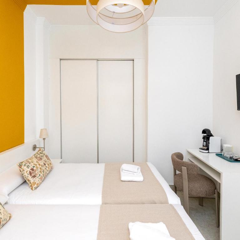 Nest Style Granada - Double Room Interior - 4
