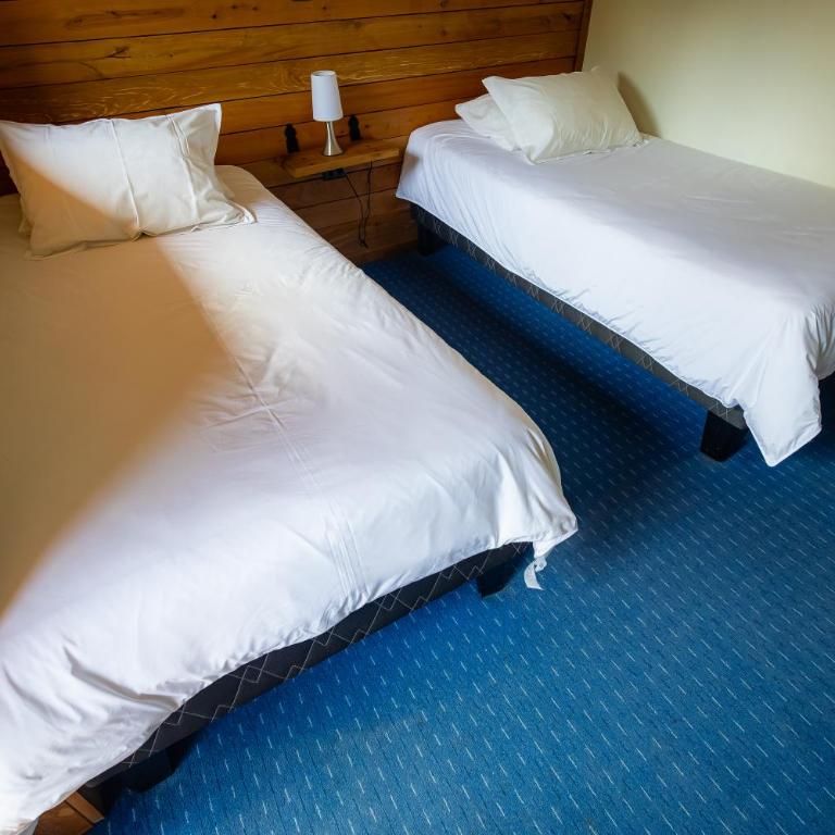 Las Bravas Lodge - Twin Room with Private Bathroom - 8