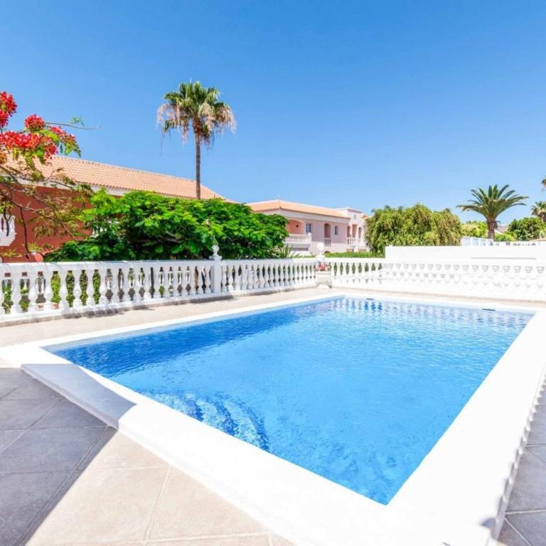 Beautiful 3 Bedroom Villa Private Heated Pool - Villa de 3 dormitorios - 2