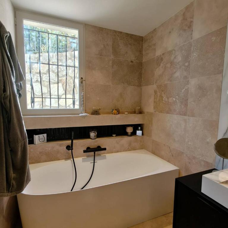 Villa de Maître 12, piscine, climatisation, animaux permis - FR-1-768-129 - Villa - 29