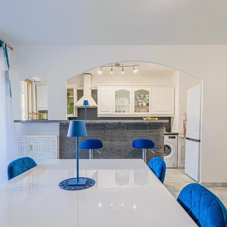 2 pièces 52m2 Clim Parking Terrasse Golfe-Juan - Appartement 1 Chambre - 10