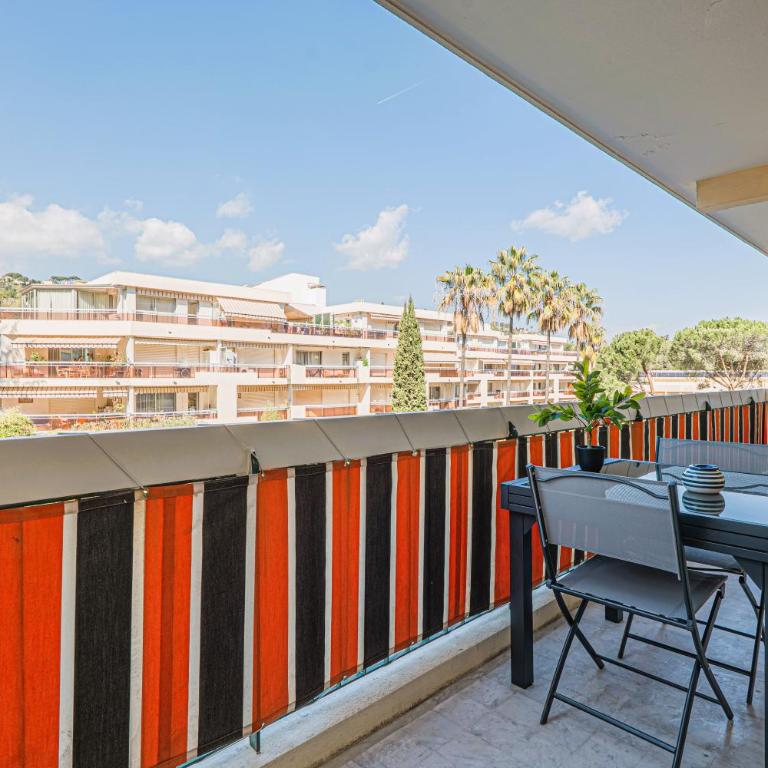 2 pièces 52m2 Clim Parking Terrasse Golfe-Juan - Appartement 1 Chambre - 24