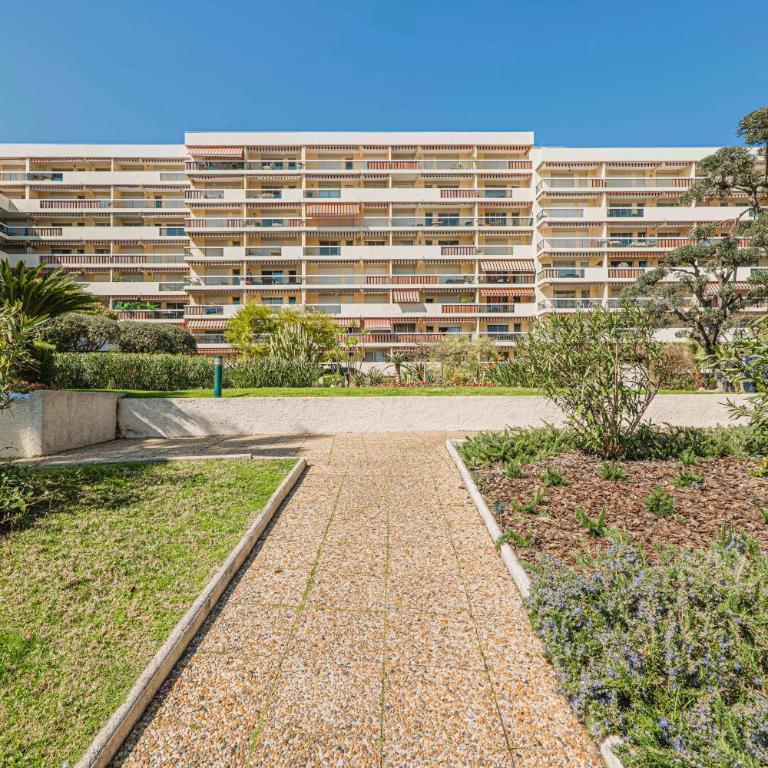 2 pièces 52m2 Clim Parking Terrasse Golfe-Juan - Appartement 1 Chambre - 30