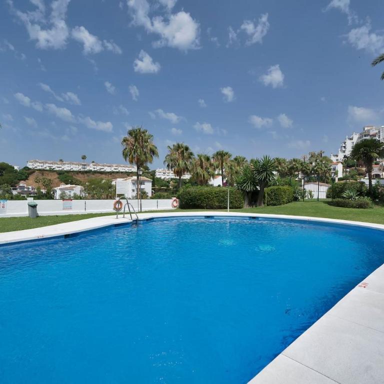 NEW Calahonda Getaway with Pool & Amazing Views - Habitación Individual - 6