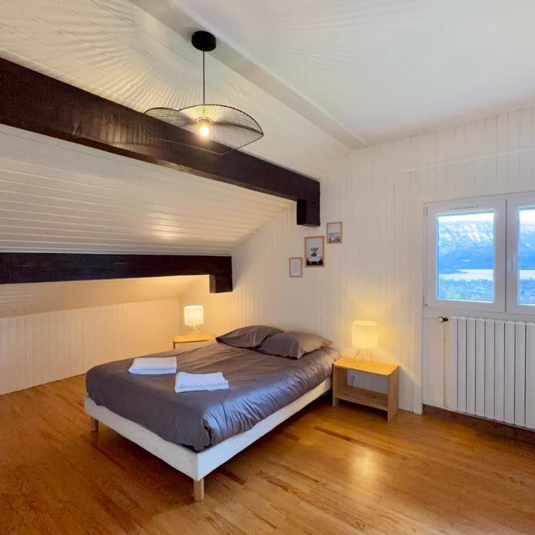 Confortable Chalet - Vue sur le Lac dAiguebelette - Chalet - 23