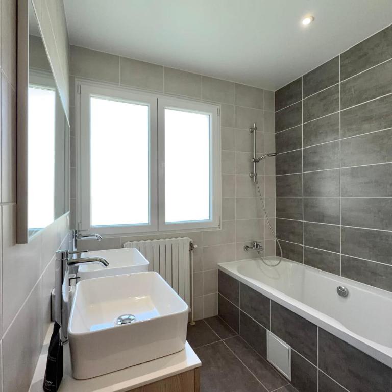 Confortable Chalet - Vue sur le Lac dAiguebelette - Chalet - 26