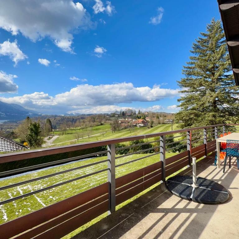 Confortable Chalet - Vue sur le Lac dAiguebelette - Chalet - 14