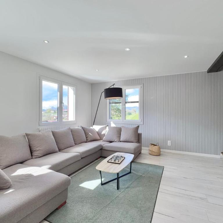 Confortable Chalet - Vue sur le Lac dAiguebelette - Chalet - 16