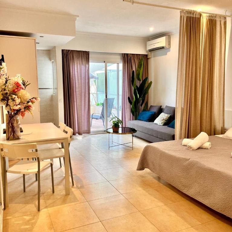 Hotel Apartamentos Fuengirola private studio - Habitación Doble Deluxe con cama supletoria - 2