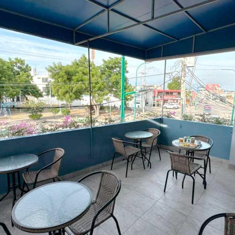 Park View Hostel & Suites - Double Room with Private Bathroom - 13