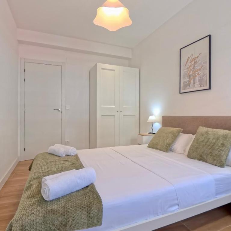 Modern Designer Apartment near Madrid Center - Two-Bedroom Apartment - 2