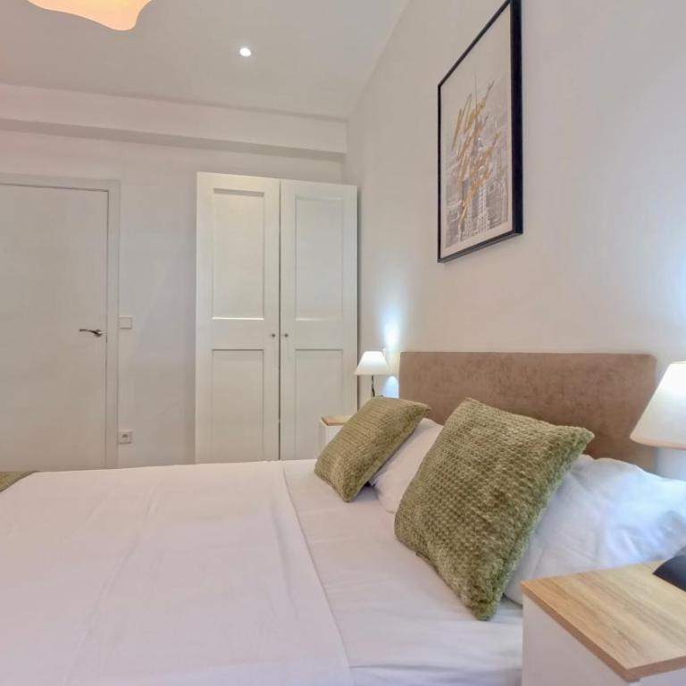 Modern Designer Apartment near Madrid Center - Two-Bedroom Apartment - 11