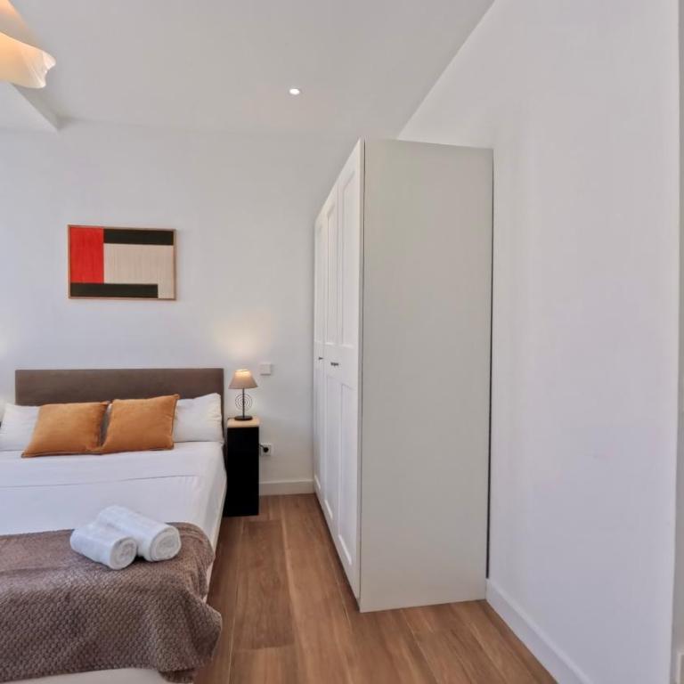 Modern Designer Apartment near Madrid Center - Two-Bedroom Apartment - 13