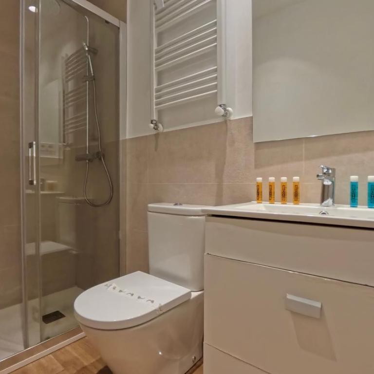 Modern Designer Apartment near Madrid Center - Two-Bedroom Apartment - 16