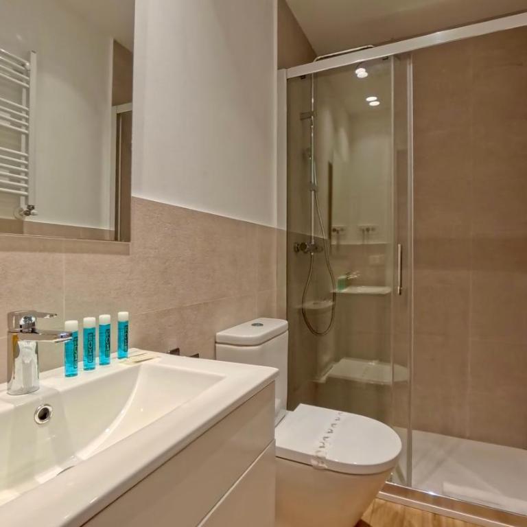 Modern Designer Apartment near Madrid Center - Two-Bedroom Apartment - 21