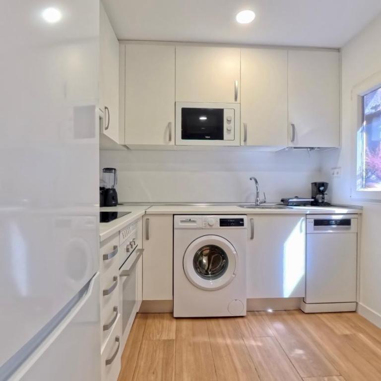 Modern Designer Apartment near Madrid Center - Two-Bedroom Apartment - 18