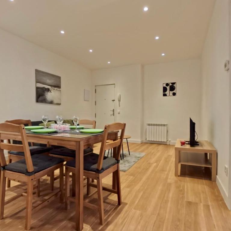 Modern Designer Apartment near Madrid Center - Two-Bedroom Apartment - 24