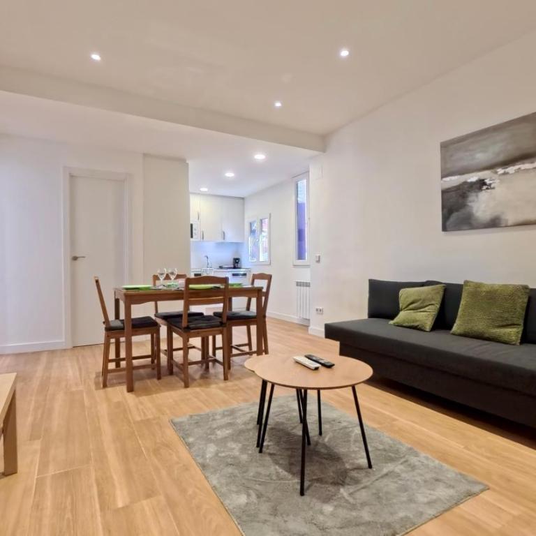Modern Designer Apartment near Madrid Center - Two-Bedroom Apartment - 29