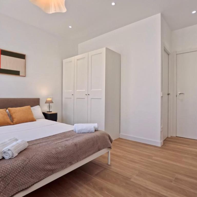 Modern Designer Apartment near Madrid Center - Two-Bedroom Apartment - 28