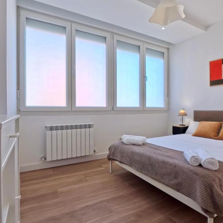 Modern Designer Apartment near Madrid Center - Two-Bedroom Apartment - 32