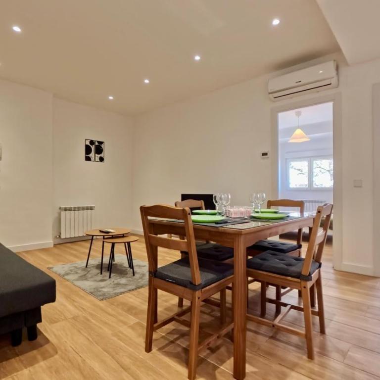 Modern Designer Apartment near Madrid Center - Two-Bedroom Apartment - 37