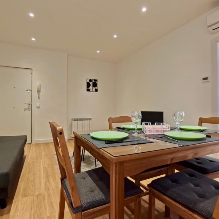 Modern Designer Apartment near Madrid Center - Two-Bedroom Apartment - 38