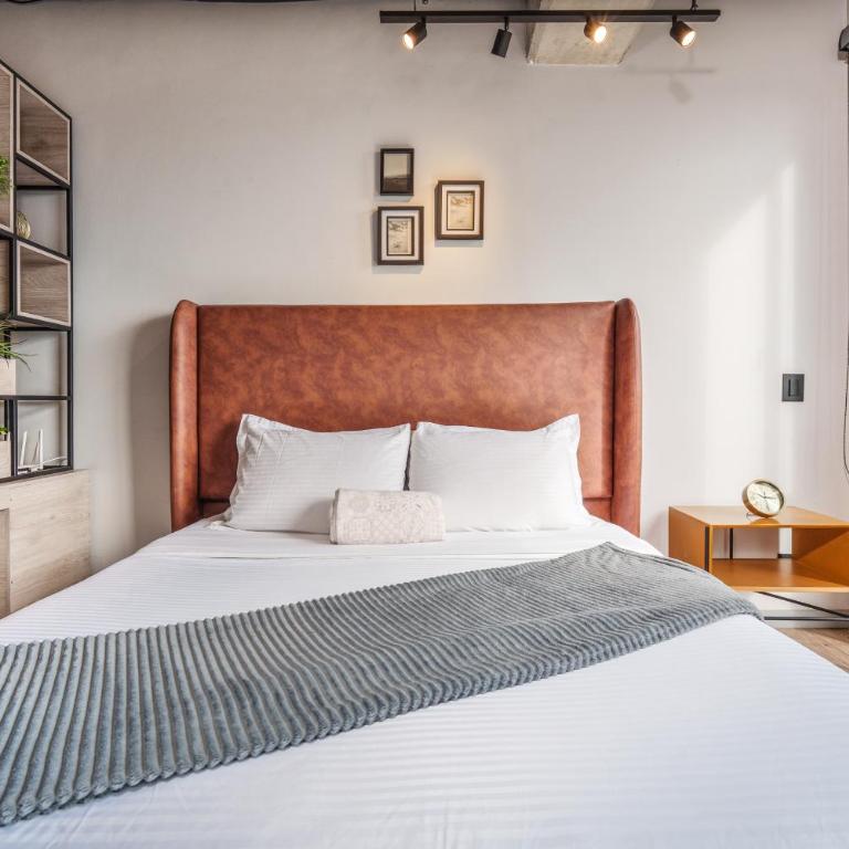 Spacious Loft with a Beautiful View in Laureles, Near Poblado - Apartamento de 1 dormitorio - 8