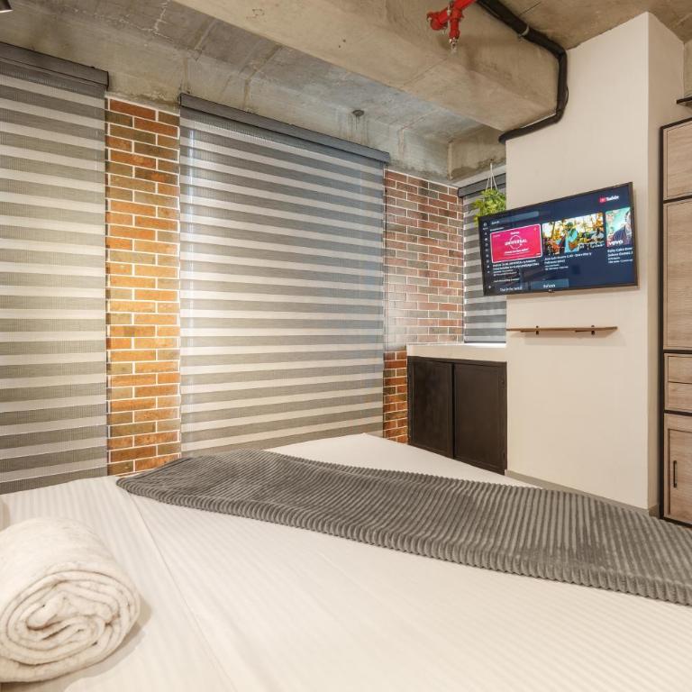 Spacious Loft with a Beautiful View in Laureles, Near Poblado - Apartamento de 1 dormitorio - 23